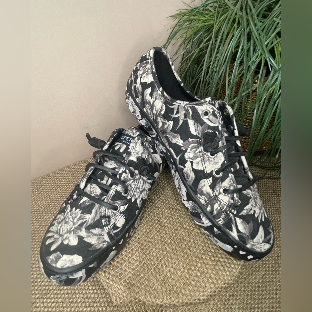 Sperry Black and White Floral Top Siders Sneakers ladies size 8.5 EUC